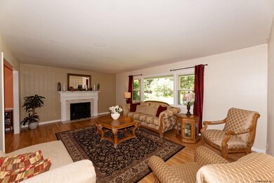 1210 Godfrey Ln, Schenectady, NY 12309 - photo 6