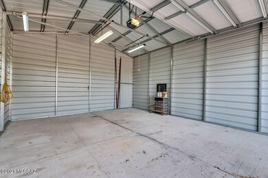 Has air compressor lines