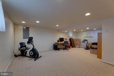 705 Skyline Ct NE, Vienna, VA 22180 - photo 4