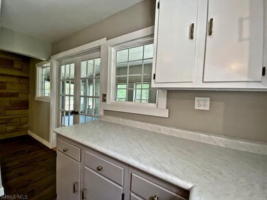 Kitchen/3 season room