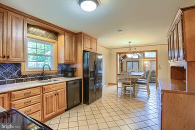 621 E Walnut St, Palmyra, PA 17078 - photo 7