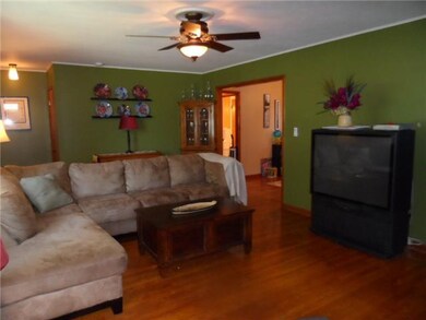 Living Room Living Rm Ajoins Dining Room