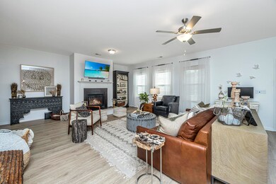 555PendletonDr09