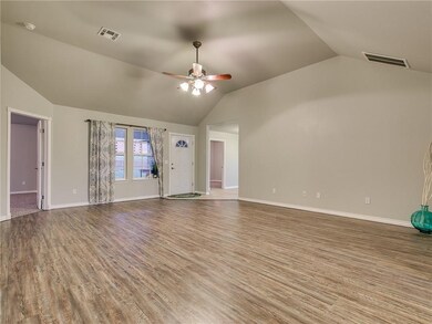 1124 Bryan Dr, Moore, OK 73160 - photo 4