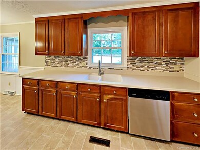 1412 Mount Vernon Ave, Statesville, NC 28677 - photo 6