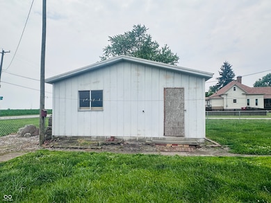 402 N Willow St, Dana, IN 47847 - photo 4