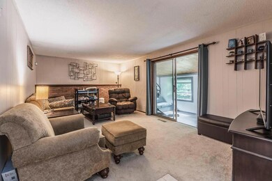 2855 Southridge Dr - Family Room