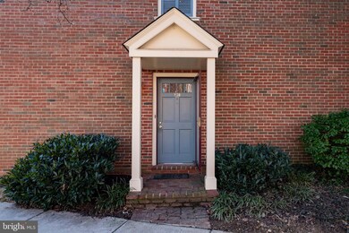 830 Bashford Ln, Alexandria, VA 22314 - photo 3