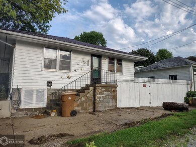 406 Hahn St, Audubon, IA 50025 - photo 2