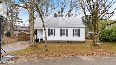 925 Barnabas St, Athens, TN 37303 - photo 3