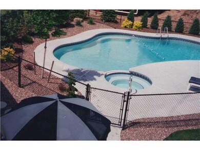 Swimming Pool/Hot Tub/Sauna IN-GROUND POOL W/ SPA