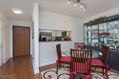 Dining room & Entry