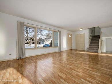 24W681 Woodcrest Dr, Naperville, IL 60540 - photo 5