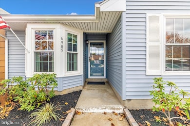 6905 Chokeberry Ct, Frederick, MD 21703 - photo 2