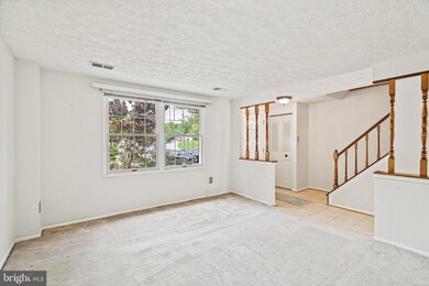 8163 Willowdale Ct, Springfield, VA 22153 - photo 4