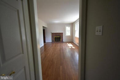3217 Mccomas Ave, Kensington, MD 20895 - photo 4