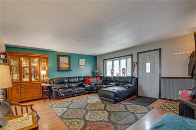 554 Robinhood Dr, Aurora, OH 44202 - photo 4