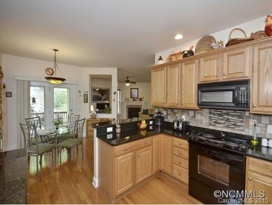 Eat-In Kitchen
