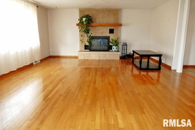 1540 Division St, Metamora, IL 61548 - photo 5