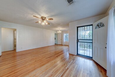 312 Melbourne St, Houston, TX 77022 - photo 4
