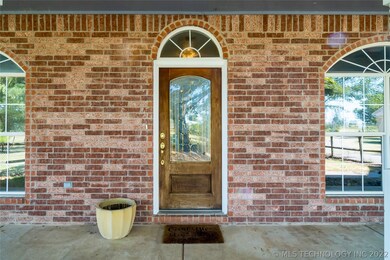Entry - Front door has been replaced - not picture