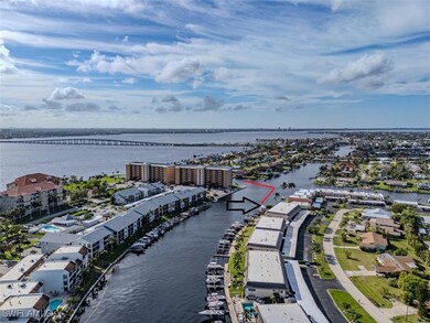 Minutes  to the Caloosahatchee River heading to th