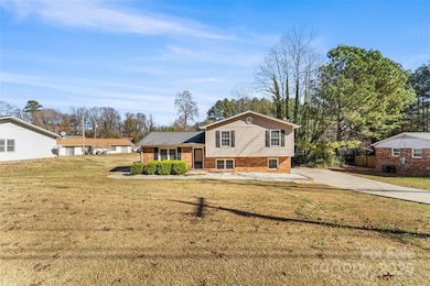 1401 Southwest Blvd, Newton, NC 28658 - photo 2