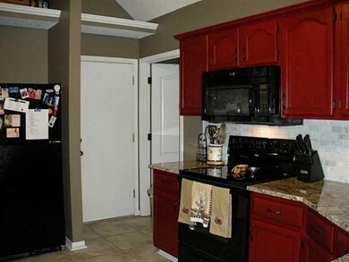 Kitchen. Very nice workspace!