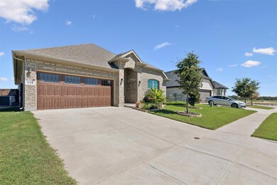 556 Smart Strike Trail, Granbury, TX 76049 - photo 2