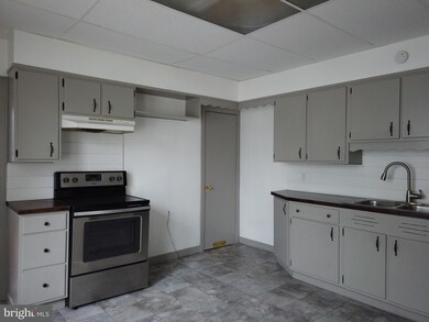 1012 Elizabeth Ave, Reading, PA 19605 - photo 5