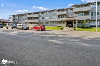 01-Apartment Front Exterior_SLS_-9435