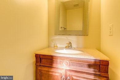 3729 Mazewood Ln, Fairfax, VA 22033 - photo 6