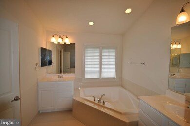 5986 Meadow Brook Dr, Burke, VA 22015 - photo 4