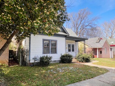 View of front of property featuring a front lawn a