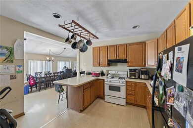 179 Armistice Blvd, Pawtucket, RI 02860 - photo 7