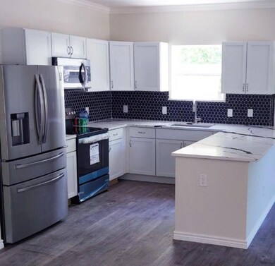 825 W Morgan St, Denison, TX 75020 - photo 7