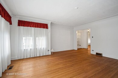 6441 N Mozart St, Chicago, IL 60645 - photo 4