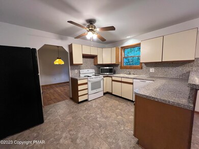 232 Chipperfield Dr, Effort, PA 18330 - photo 7