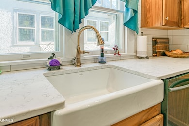 812N6thSt_00020