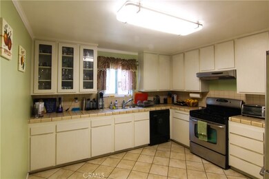 18425 Saticoy St unit 4, Reseda, CA 91335 - photo 6