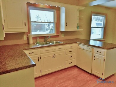 161 Riverview Dr, Woodville, OH 43469 - photo 5