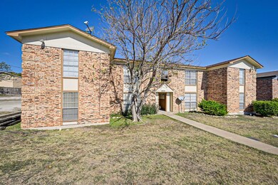 8000 Cambridge Cir unit C, Fort Worth, TX 76108 - photo 2