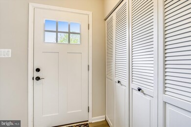 3042 Winter Pine Ct, Fairfax, VA 22031 - photo 2