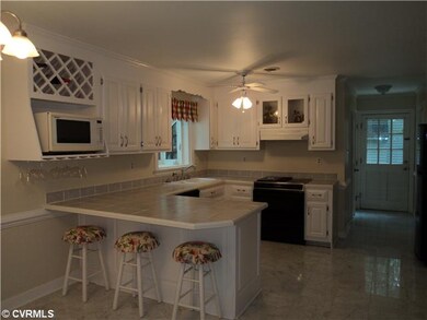 Kitchen - Freshly painted! Marble floors, updated 