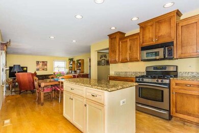 1519 Huntleigh Dr, Wheaton, IL 60189 - photo 7