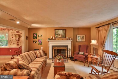 5745 Applebutter Hill Rd, Coopersburg, PA 18036 - photo 4