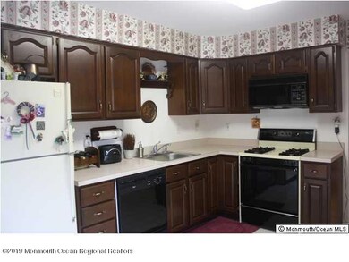 13 Beacon Ct, Holmdel, NJ 07733 - photo 4