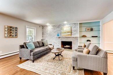 4311 WOODHALL RD Upper-large-008-10-Livi