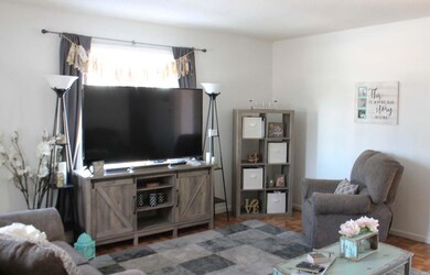 LIVING ROOM 4<|><|>