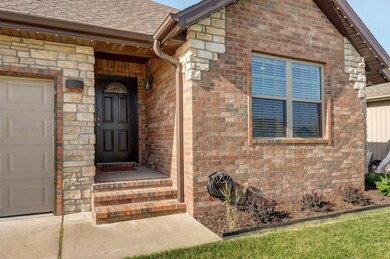 866 E Dyann Dr-4